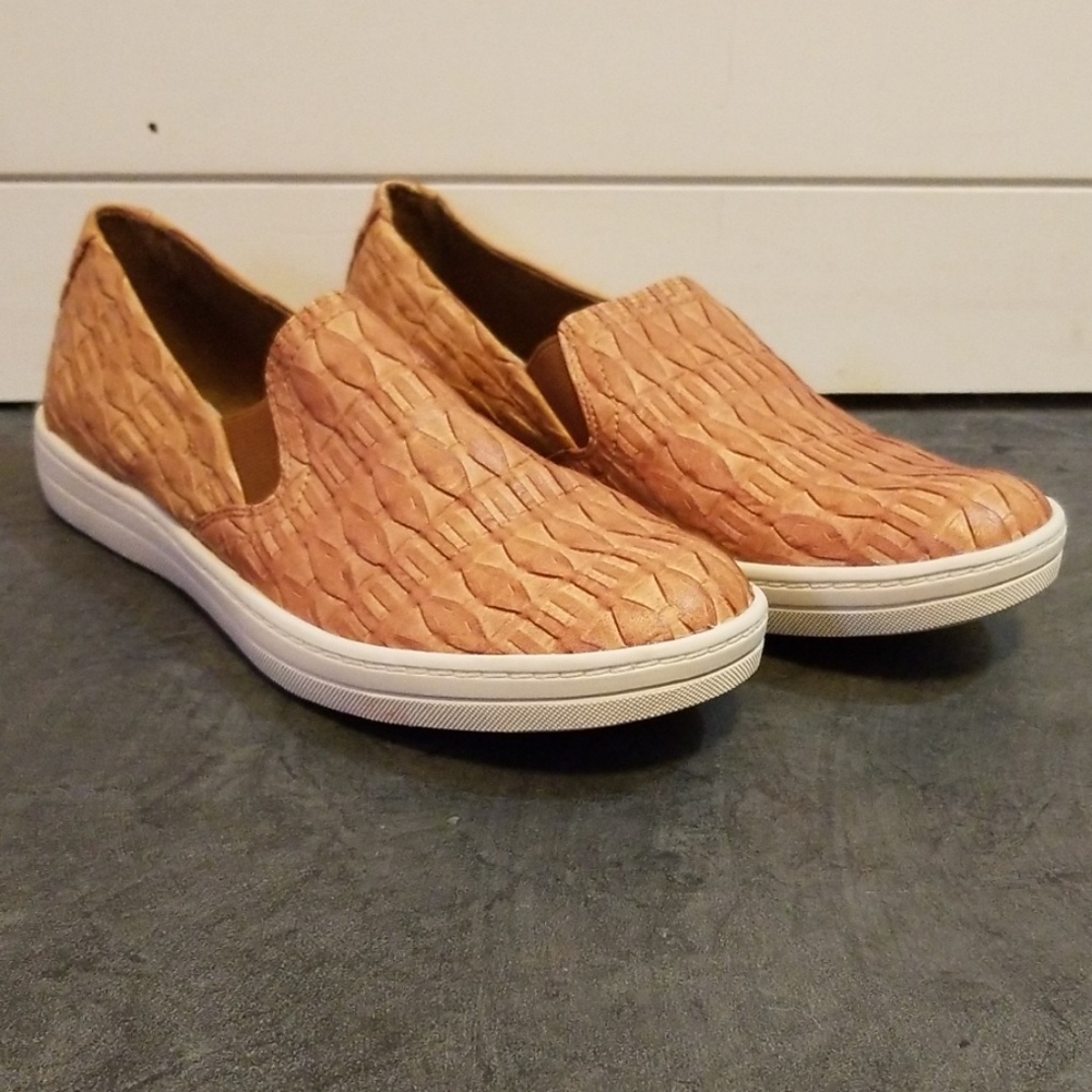 Sundance Slip On Shoes Size 8
